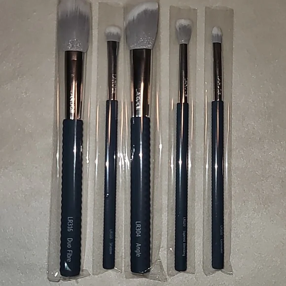 Laruce Beauty makeup brush set NWT! - Picture 2 of 4